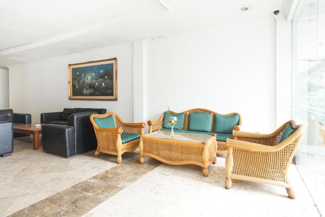 Homestay 3 Surabaya Exterior photo